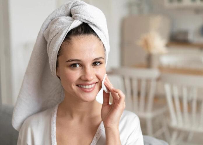 ਮਾਨਸੂਨ ਵਿੱਚ ਸਵੇਰੇ ਇਨ੍ਹਾਂ 3 ਤਰੀਕਿਆਂ ਨਾਲ ਕਰੋ ਸਕਿਨ ਕੈਅਰ, ਚਮਕਦਾਰ ਤੇ ਹੈਲਦੀ ਰਹੇਗੀ ਤੁਵੱਚਾ